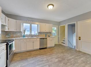 18 Thornfell St, Springfield, MA 01104