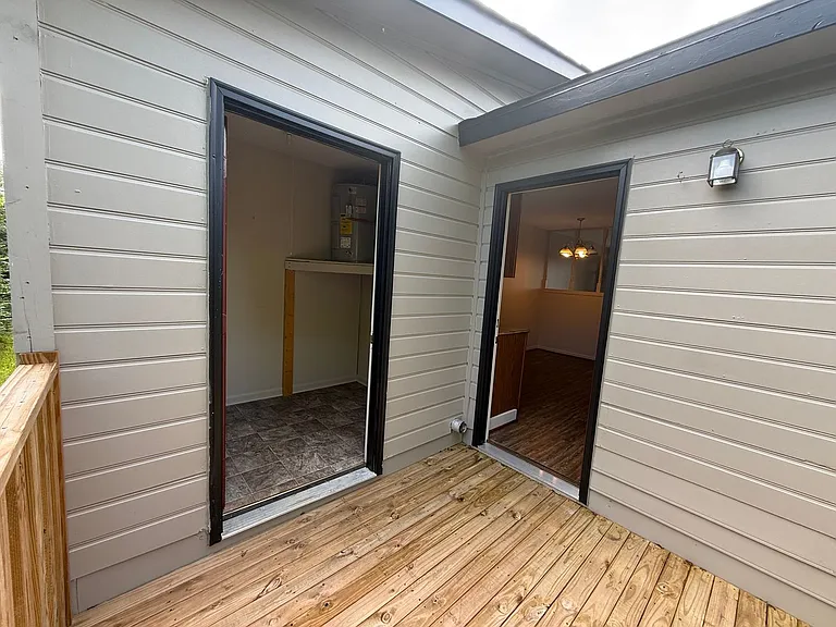 605 Adelle St SW — Photo 8