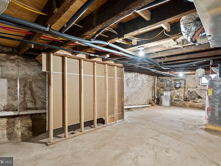 2055 Dickinson St — Photo 25