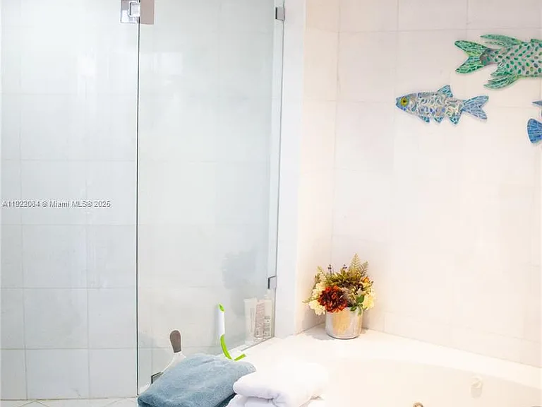 6301 Collins Ave #807 — Photo 23