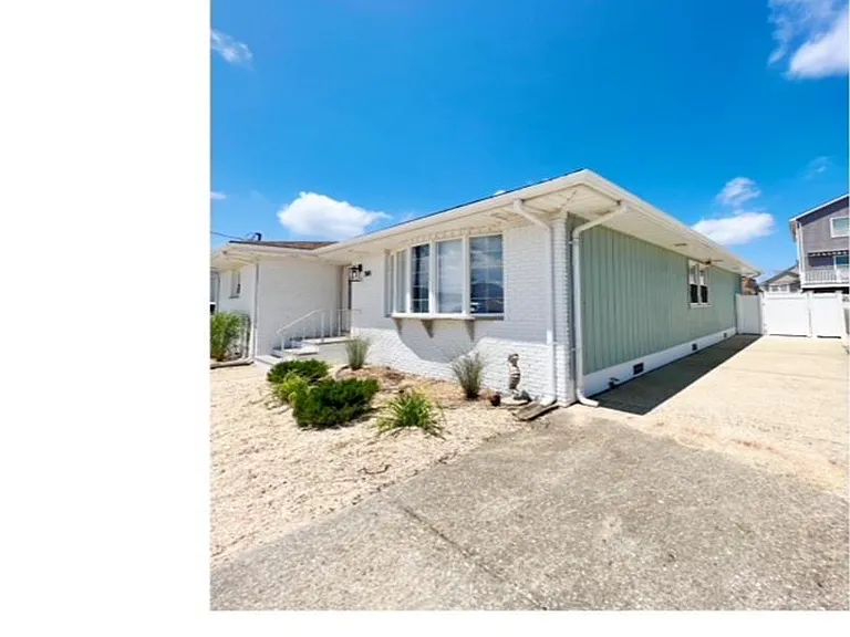 308 Harding Ave #WKLY SUMMER RENTAL — Photo 4