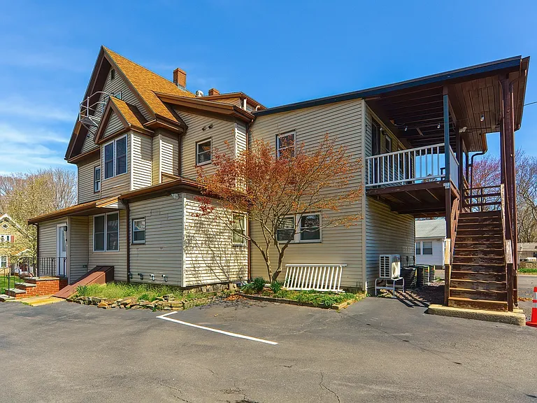 289 Walnut St #1 — Photo 14