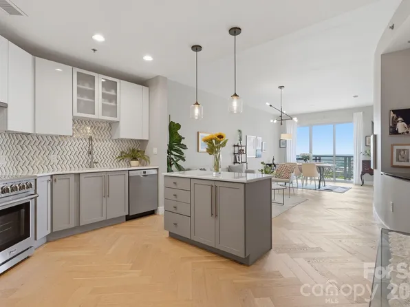 333 W Trade St Unit 1306, Charlotte, NC 28202