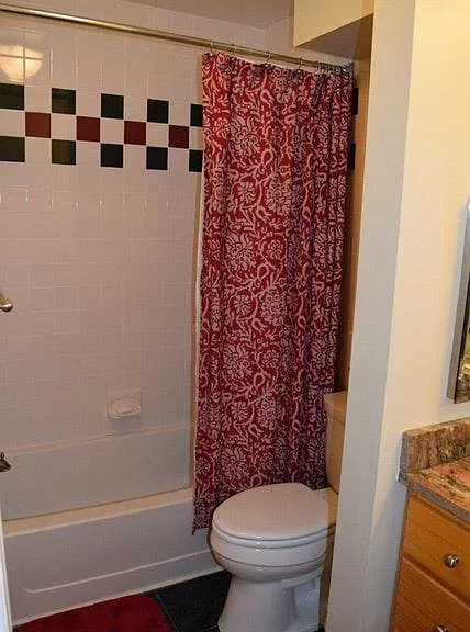 Second bathroom. Full tub.