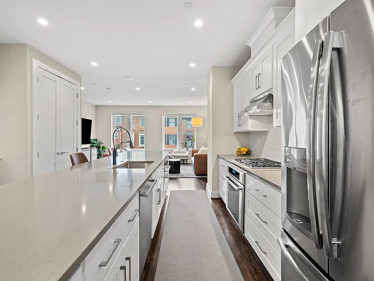 607 Slade Ct — Photo 39