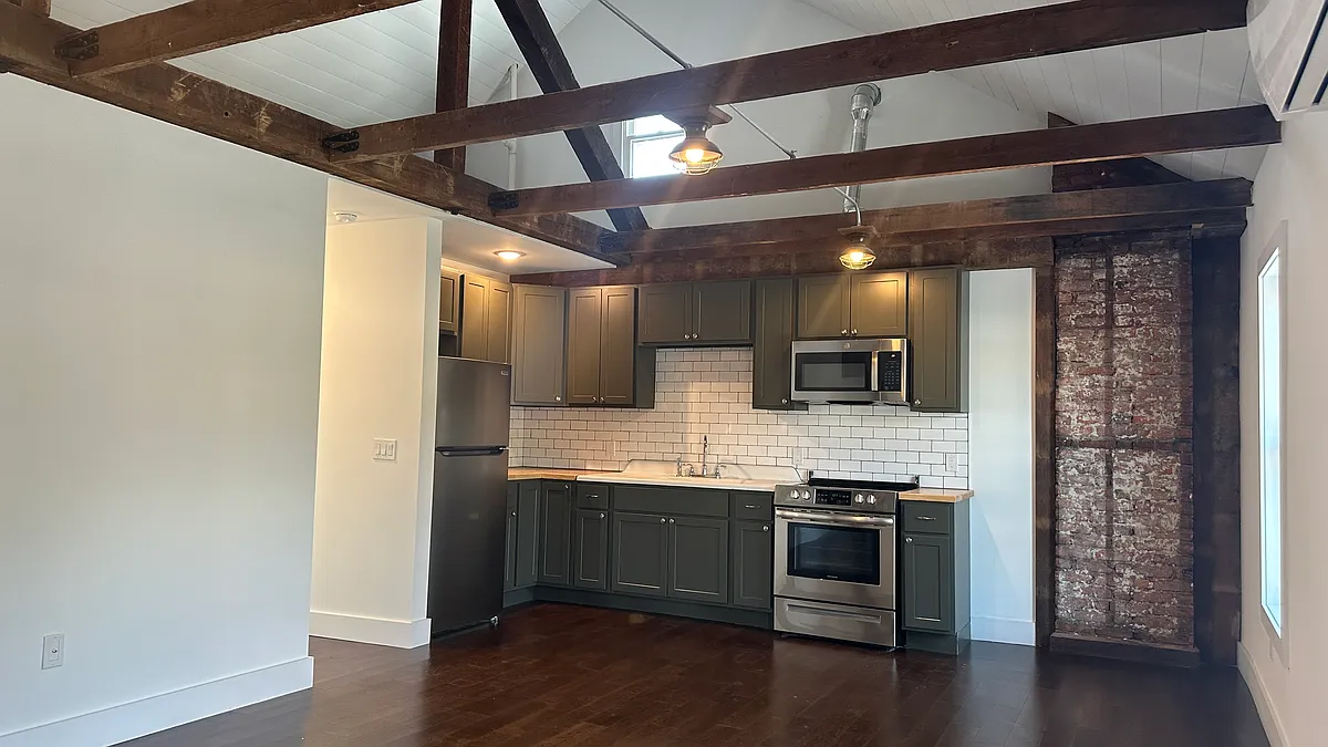 Building Photo - 75 Vineyard Ave #B