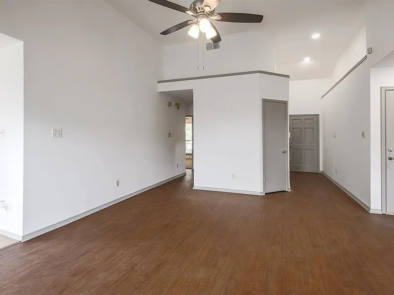502 Eaglecreek Dr — Photo 10