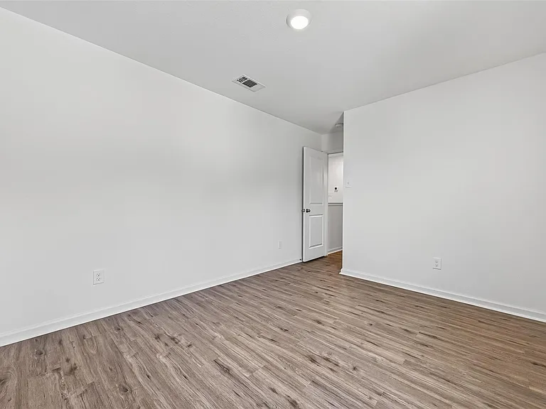 654 Amesbury Rd — Photo 31