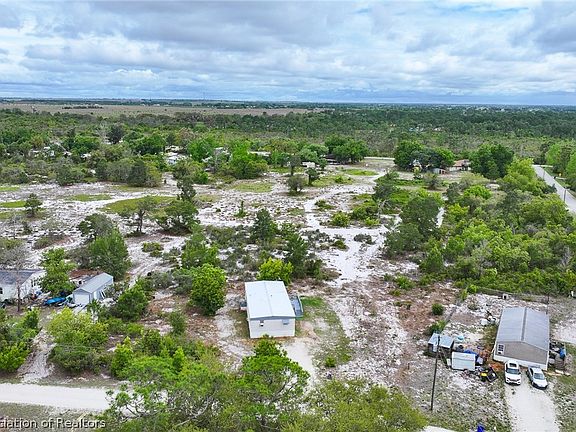 5th image of 305 River Dr