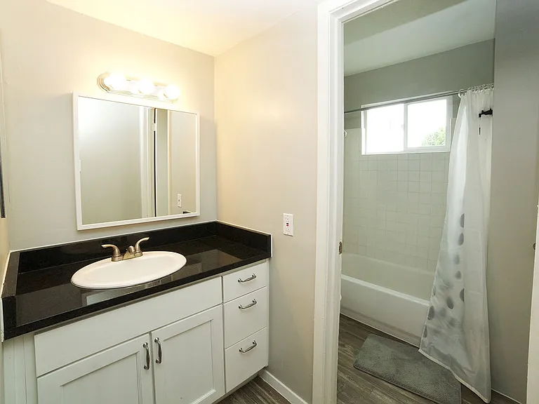 East Azul Apartments — Photo 6