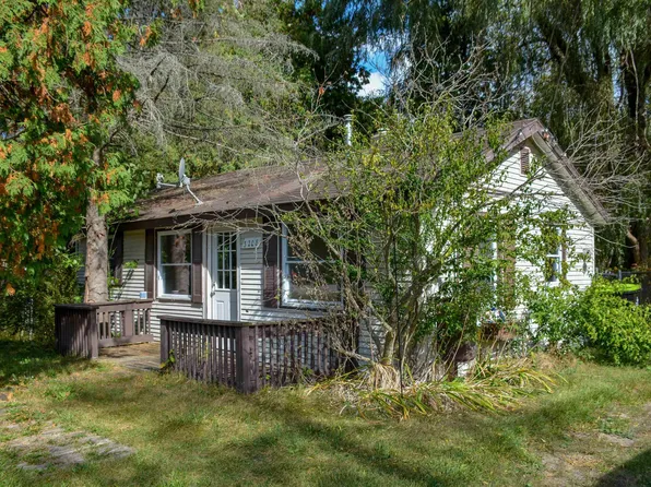 3208 Four Mile Rd N, Traverse City, MI 49686