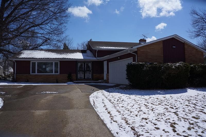 1st image of 15858 Forest Hills Blvd