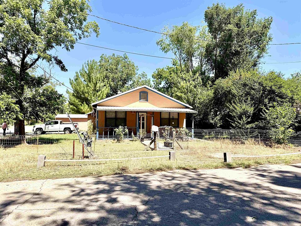 1st image of 110 Durazno St