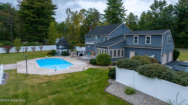 4th image of 17 Revere Road