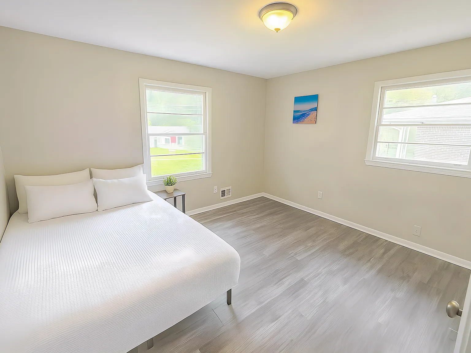 4 bed, 4.0 bath, 2200 sqft, $568 — Photo 1