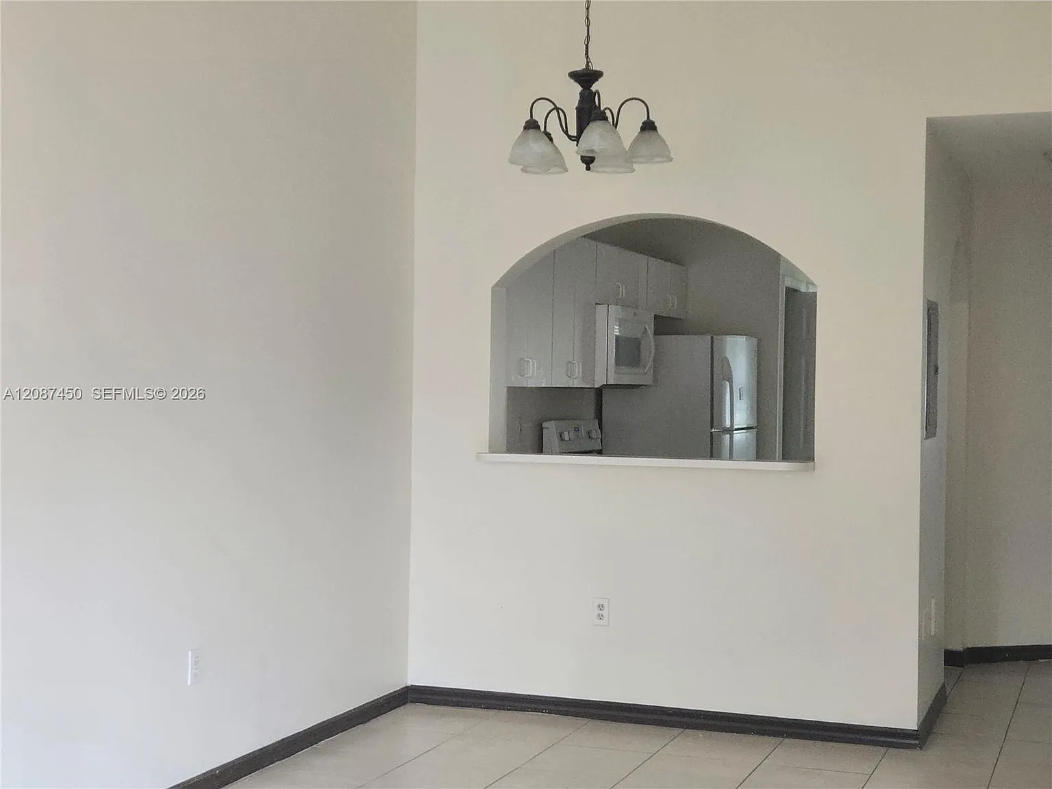 Venetia Gardens Condo — Photo 2