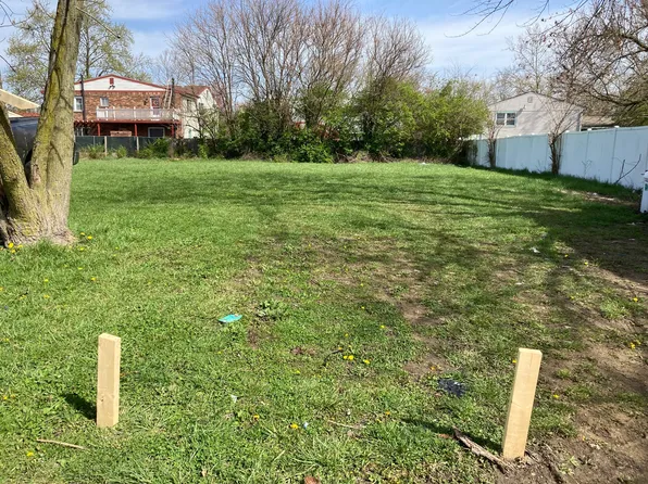 9428 Meadowlark Dr, Indianapolis, IN 46235