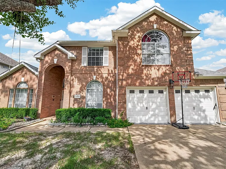 6514 Kings Summit Dr — Photo 2