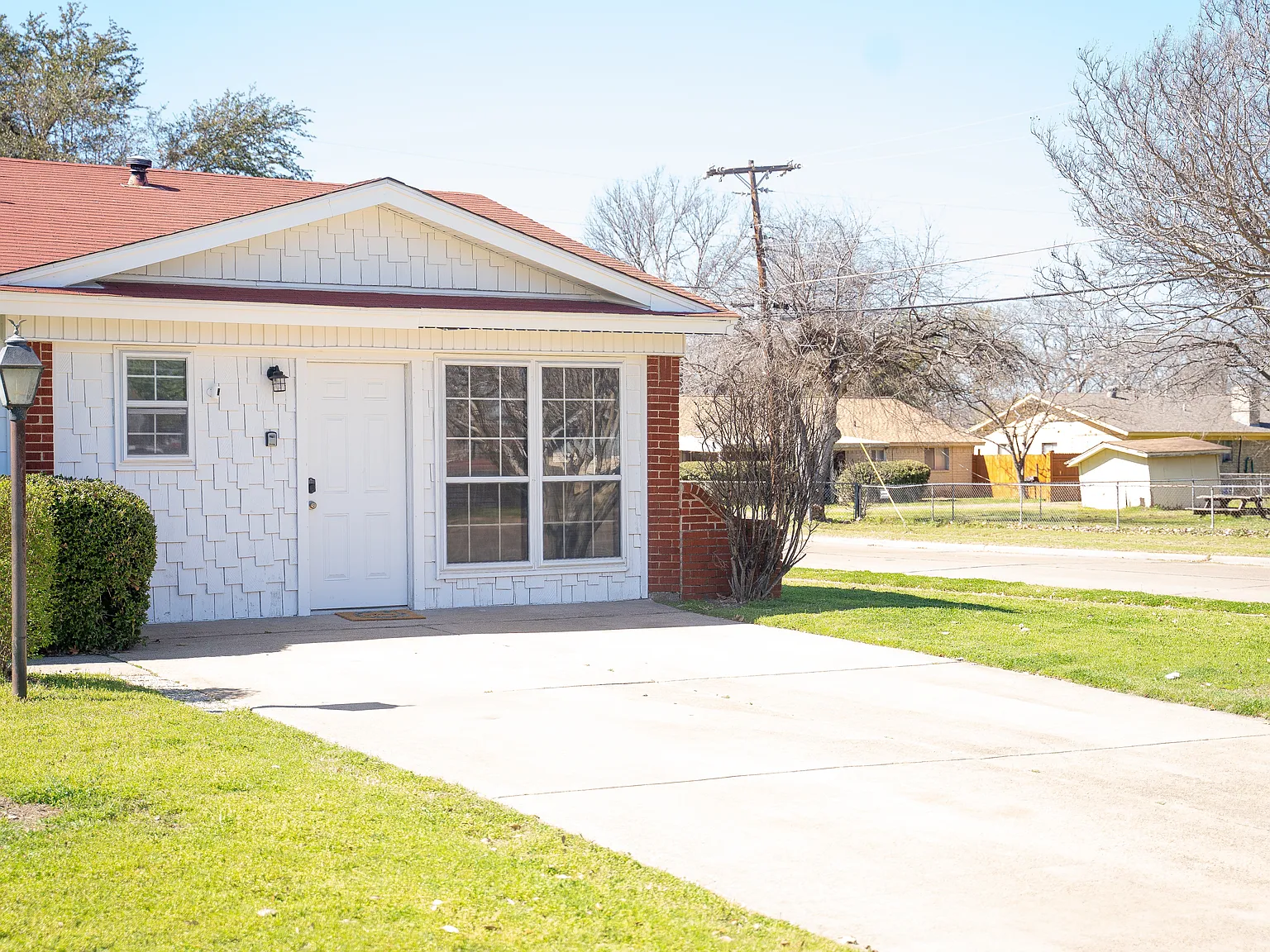 1801 Glenwick Ln — Photo 1