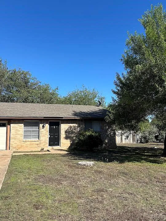 2 bed, 1.0 bath, 899 sqft, $1,175 — Photo 1