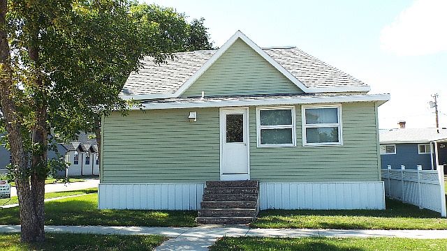 2nd image of 220 8th St W