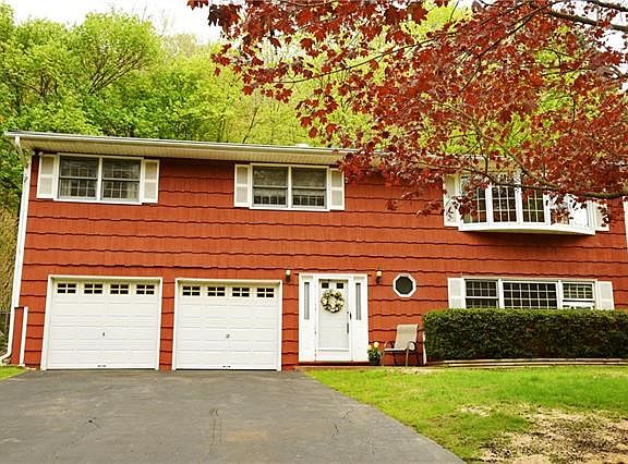 Peaceful setting near the end of the cul-de-sac surrounded by greenery.....