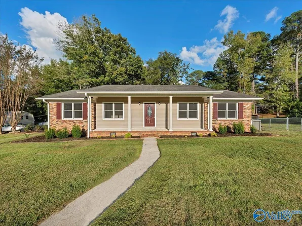 308 Hampton Rd NW, Hartselle, AL 35640