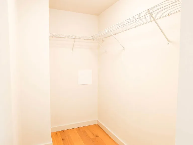 81 Wellesley St E #1005 — Photo 9