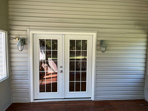 screened-in porch