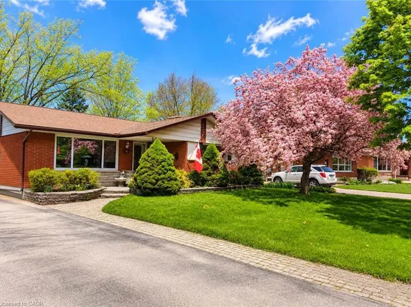209 Dixie Cres, Waterloo, ON N2J 3K9