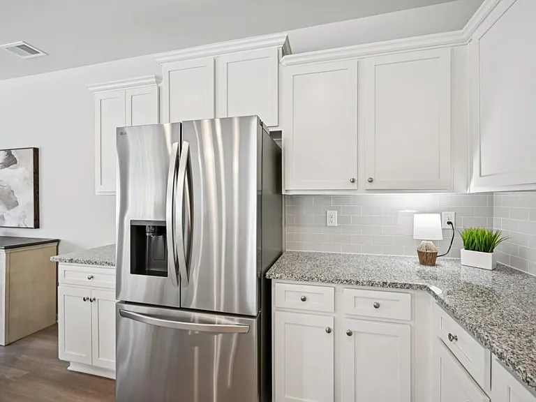 423 Lanier Cir — Photo 11