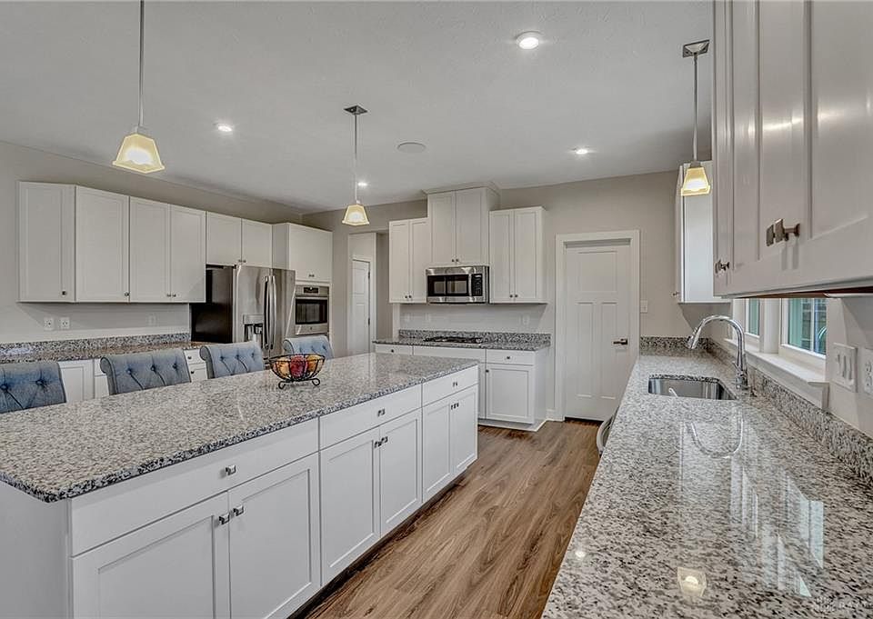 1st image of 3946 Oak Creek Dr
