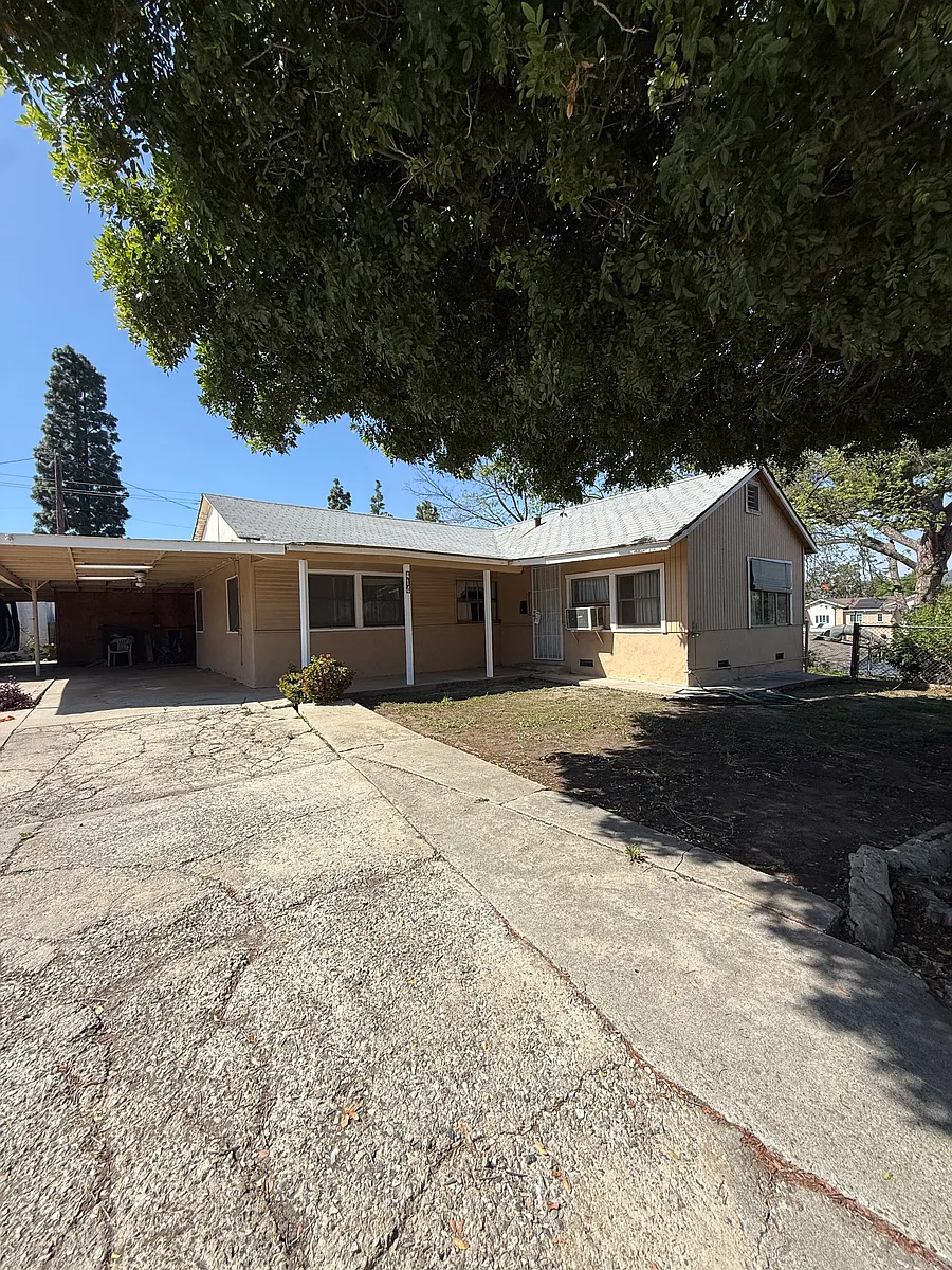 Building Photo - 414 W Olive Ave