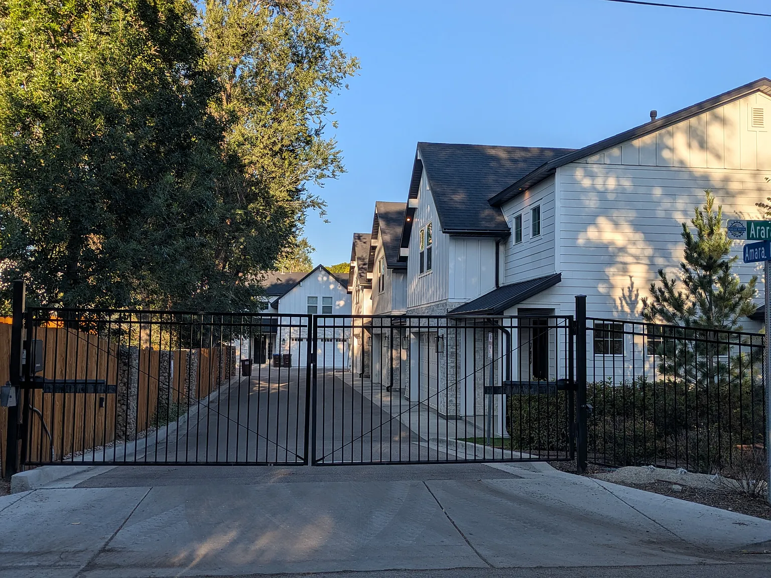 4 bed, 2.5 bath, 2017 sqft, $4,200 — Photo 3