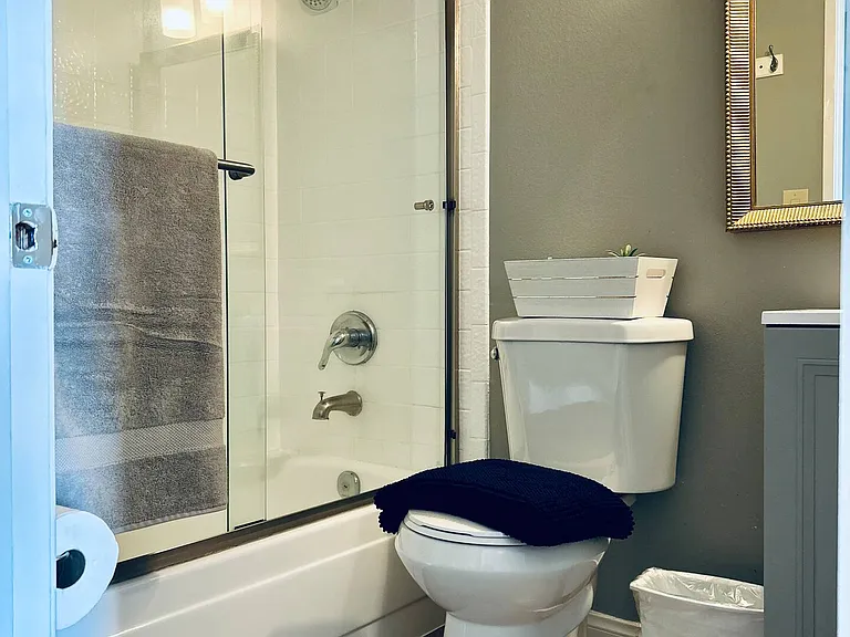 Full upstairs bathroom.