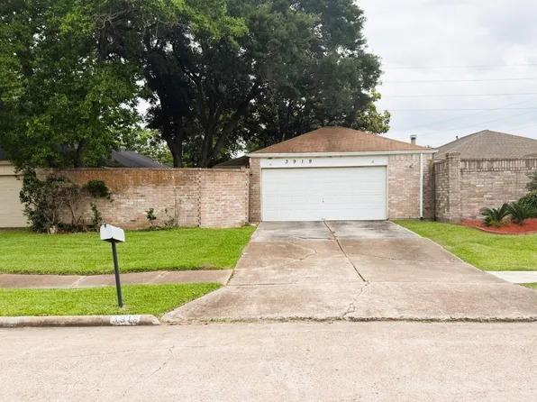 3919 Vineyard Dr, Houston, TX 77082