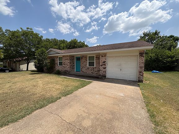 3rd image of 714 Upland Ln
