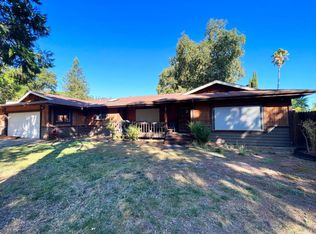 190 Whitmore Ln, Ukiah, CA 95482