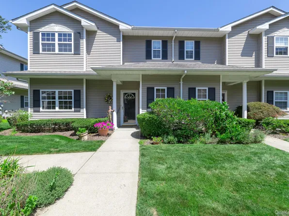 1204 Aerie Way #1204, East Quogue, NY 11942