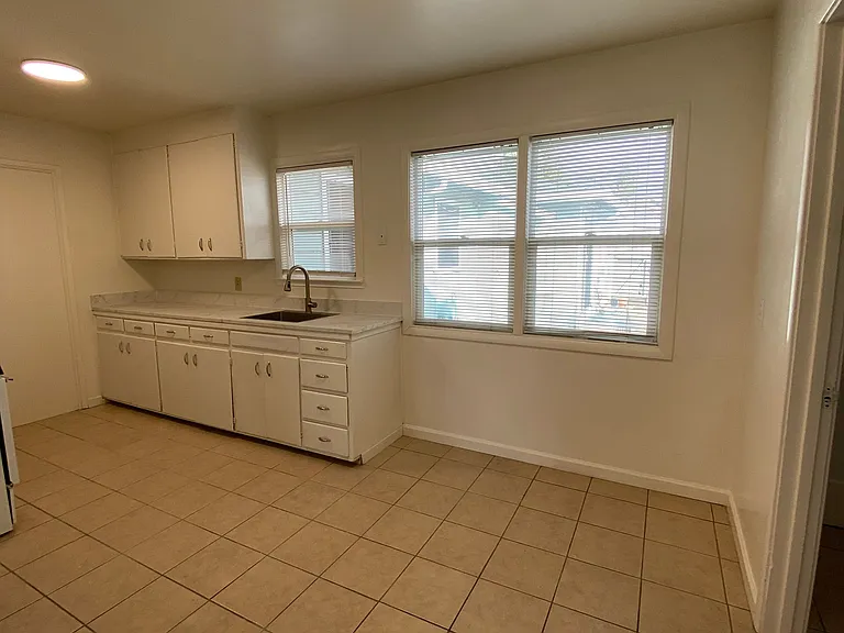 1140 Broadway St — Photo 8