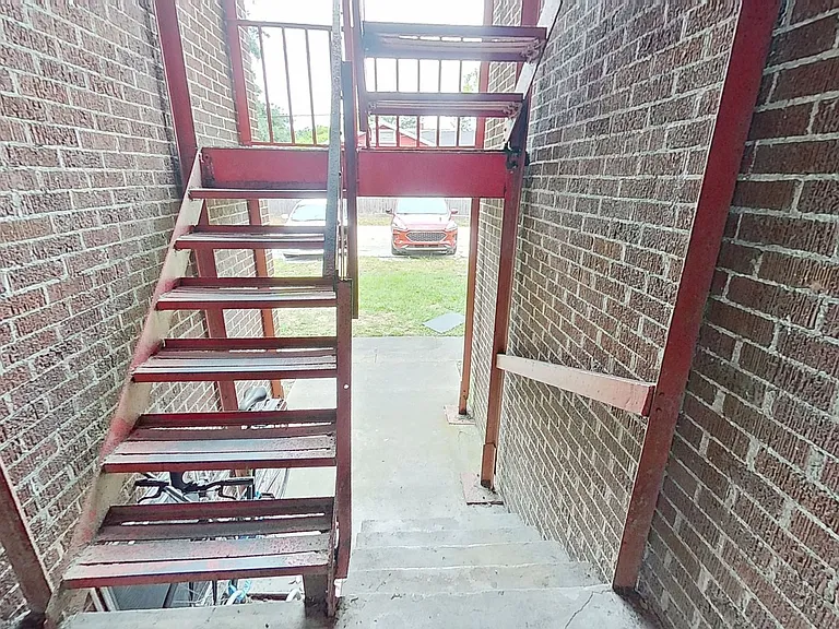 2619 College St — Photo 12