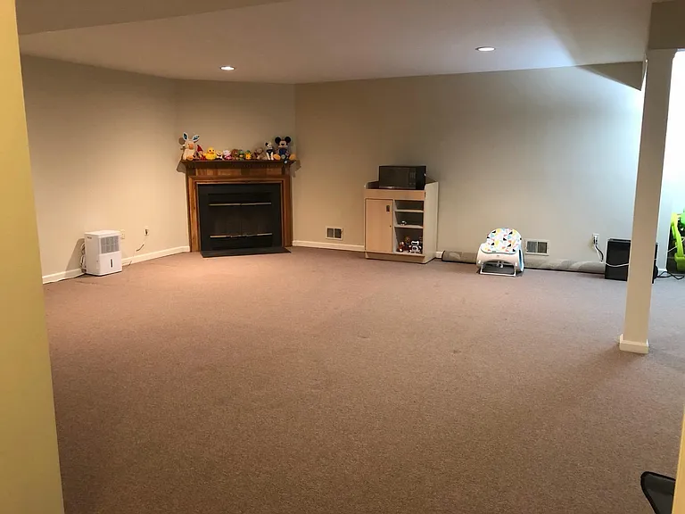 166 Surrey Ct #166 — Photo 43