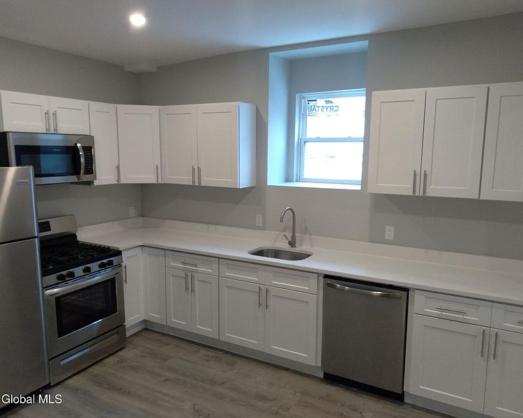 2nd image of 187 N Lake Avenue