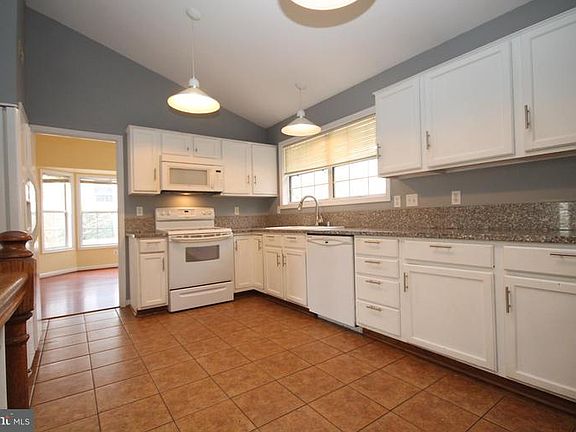 4th image of 16 Thornberry Ln