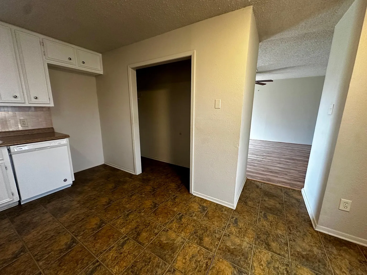 3 bed, 1363 sqft, $1,650 — Photo 4
