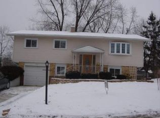 1459 Gentry Rd, Hoffman Estates, IL 60169