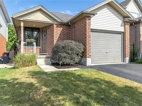 18 Maude Ln, Guelph, ON N1E 0E9