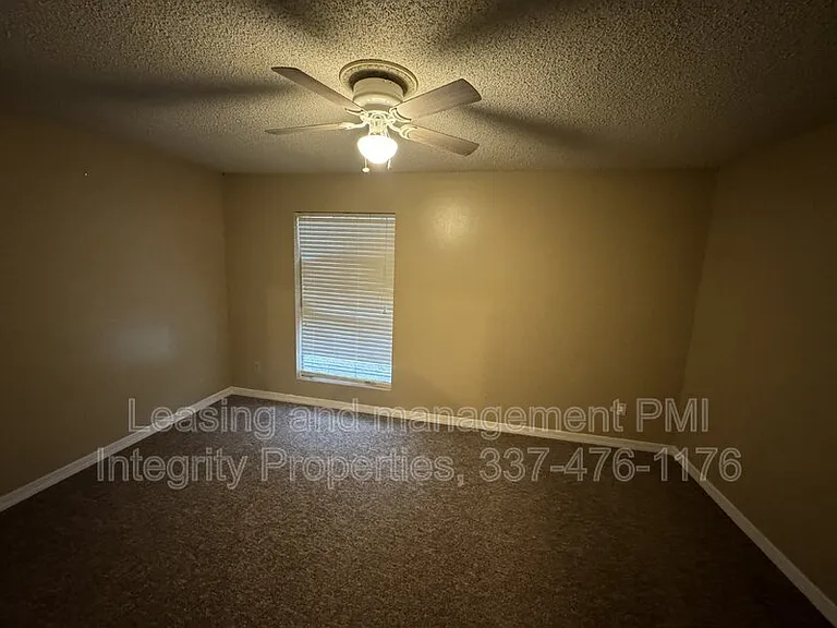 44 Phlox Dr — Photo 4
