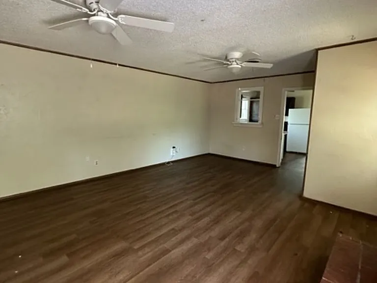 934 Ballinger St — Photo 5