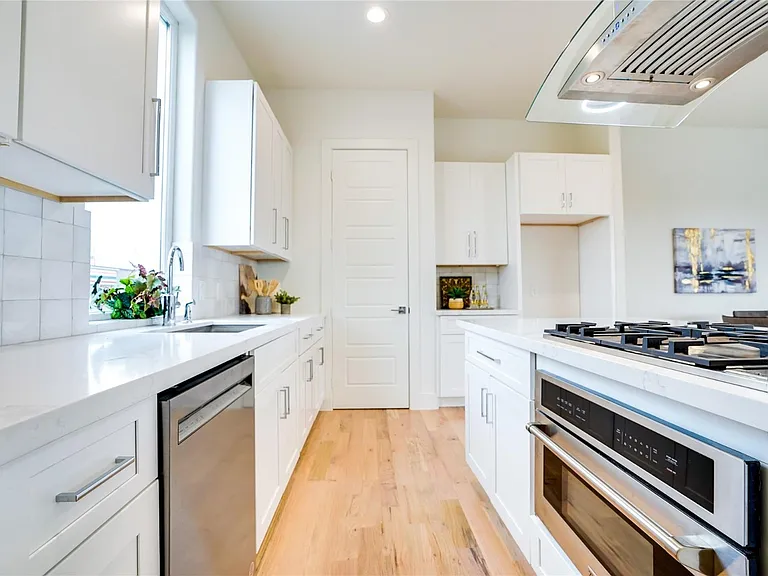 1612 Bennett Ave #102 — Photo 7